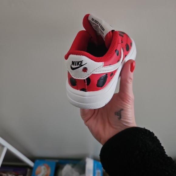 Nike sneakers - Picture 2 of 2